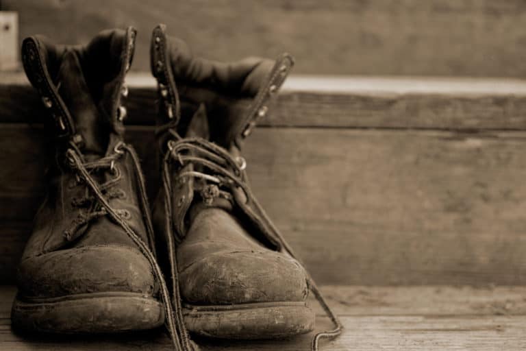 how to stop cowboy boots from squeaking