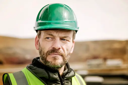 what-does-green-hard-hat-mean-work-gearz