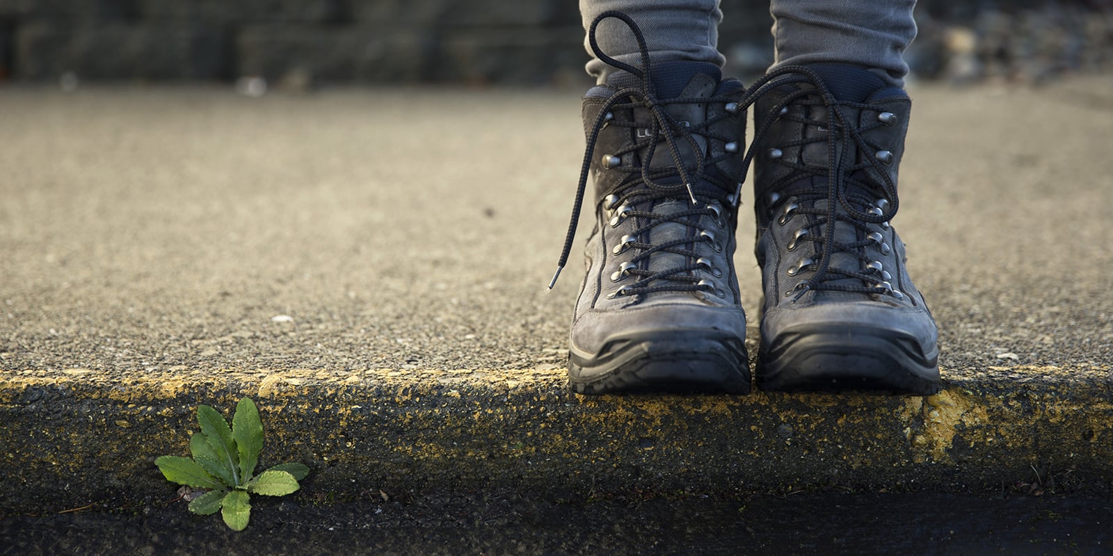 are-hiking-boots-good-for-walking-on-concrete-work-gearz