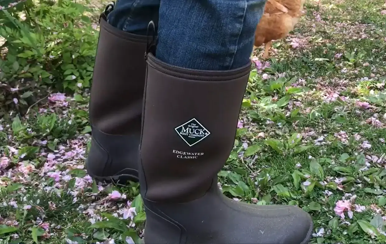 Bogs Vs Muck Boots Which One is Better? Work Gearz