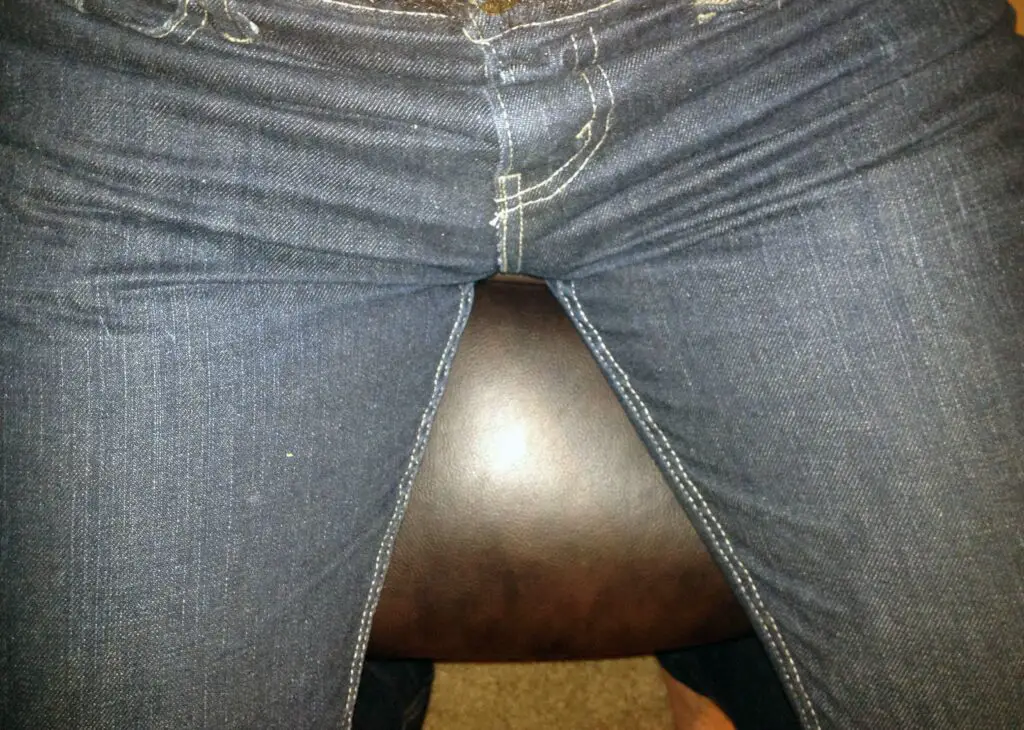Cómo evitar que los jeans se arruguen en la entrepierna