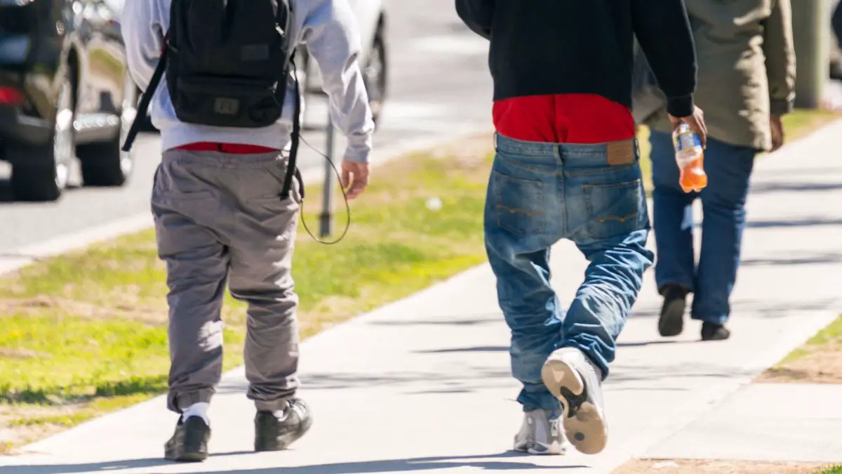 Is Sagging Your Pants Disrespectful? | Work Gearz