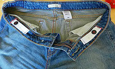 Make a buttonhole and pass an elastic band through jeans