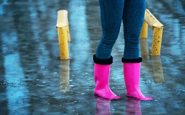 rubber boot covers keep feet warm